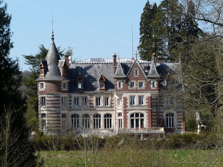 Abandoned manor in Brittany